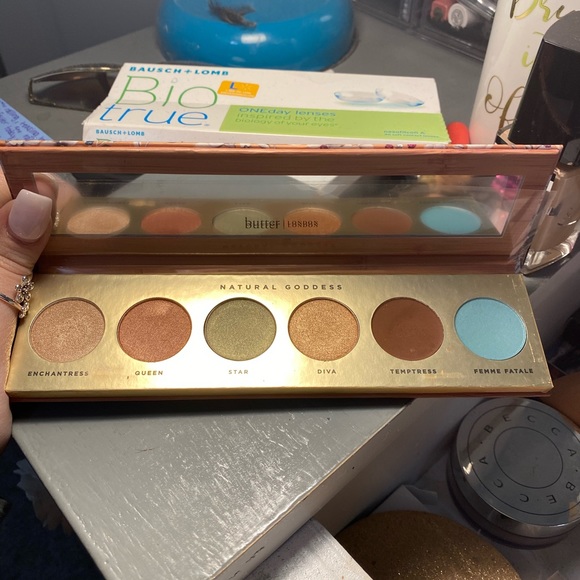 Eyeshadow - Picture 2 of 2